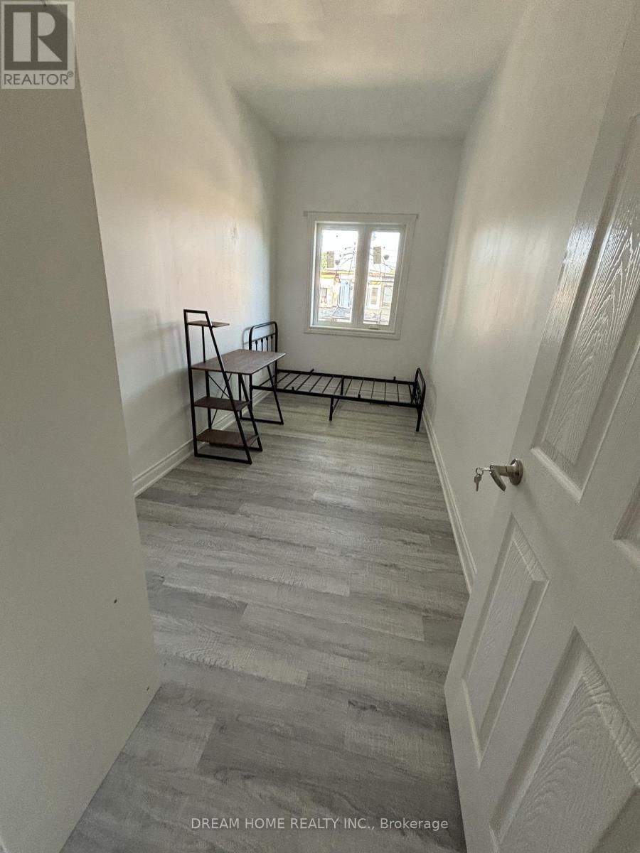 201 - 262 Clinton Street, Toronto, Ontario  M6G 2Y6 - Photo 5 - C12655162