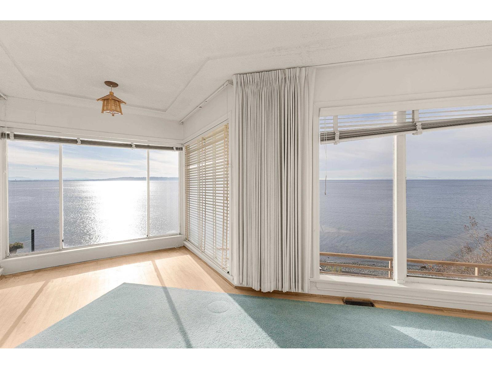 1 14458 MARINE DRIVE, White Rock, British Columbia