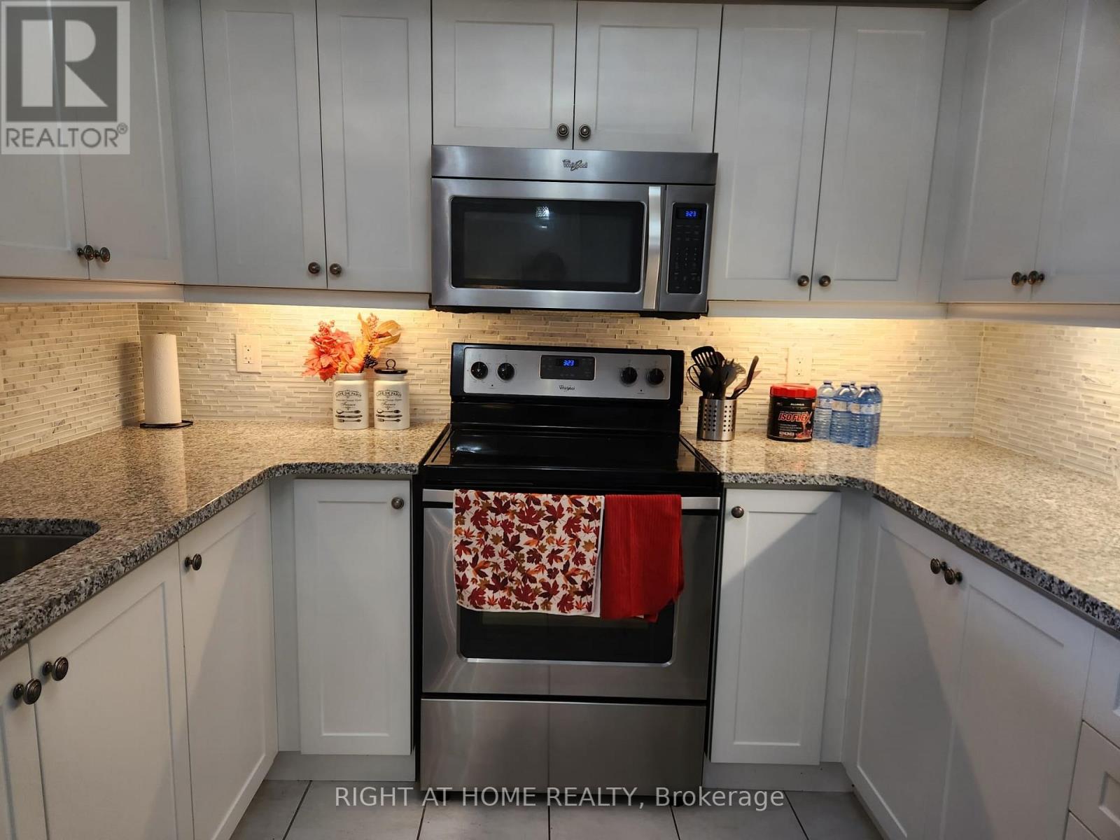 407 - 1045 Nadalin Heights, Milton, Ontario  L9T 8R5 - Photo 3 - W12655156