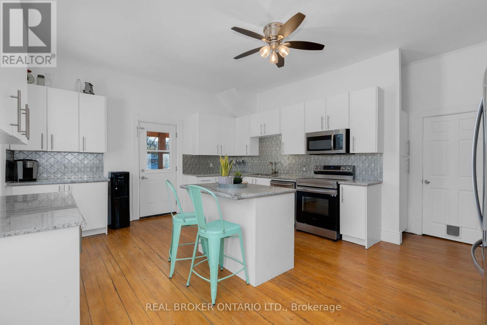 1002 Cowbell Lane N, Gravenhurst, Ontario  P0E 1N0 - Photo 6 - X12655152