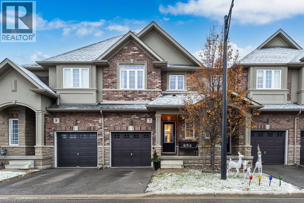 <div class="slider-price">$649,800</div><p>21 Madonna Drive Unit# 7, Hamilton, Ontario</p>