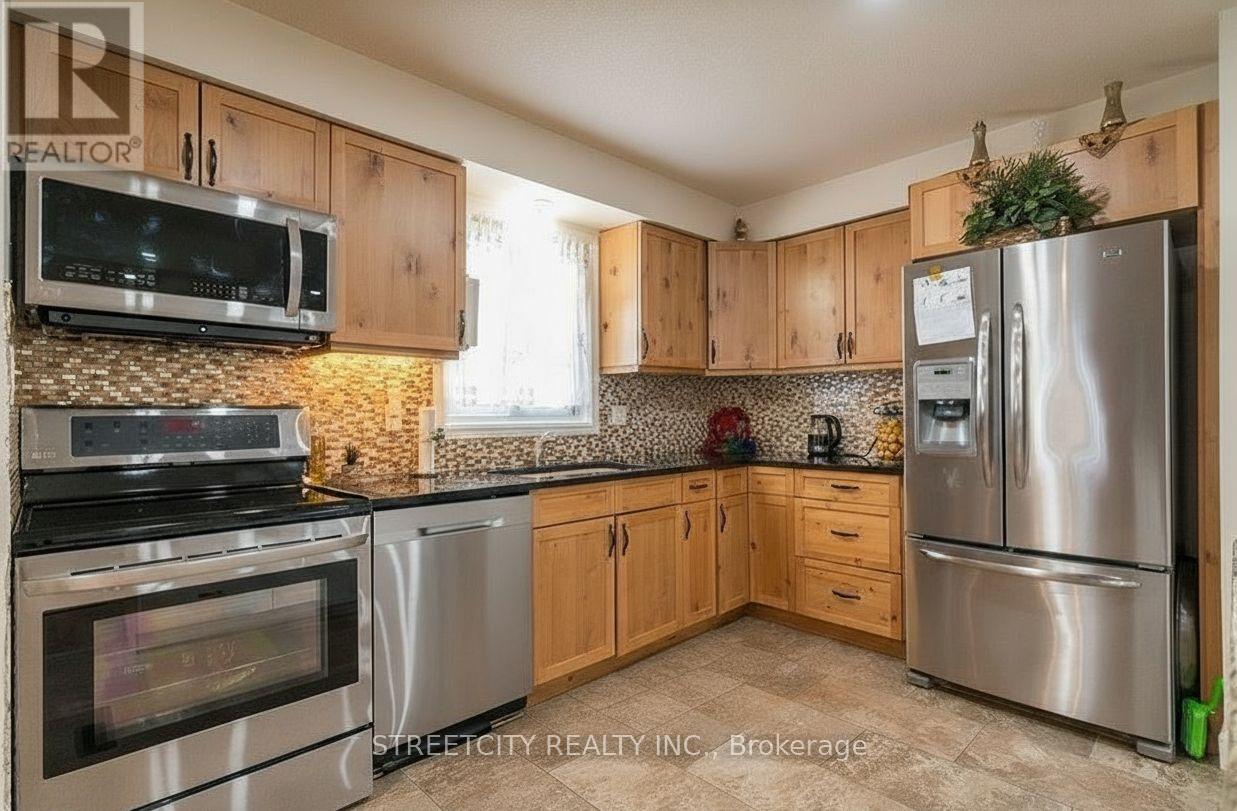 43 Renny Crescent, London South, Ontario  N6E 2C4 - Photo 2 - X12655176