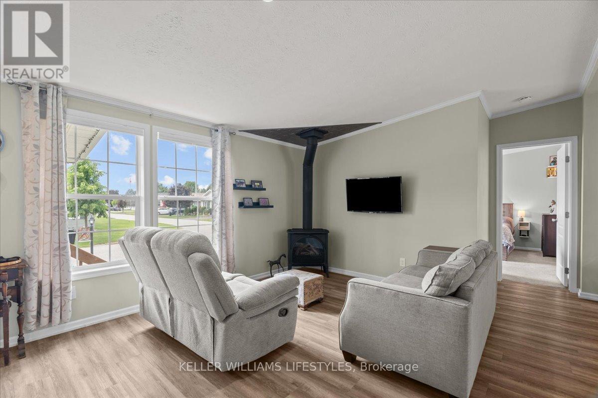 13 Kellestine Drive, Strathroy-Caradoc, Ontario  N7G 0C5 - Photo 6 - X12655182