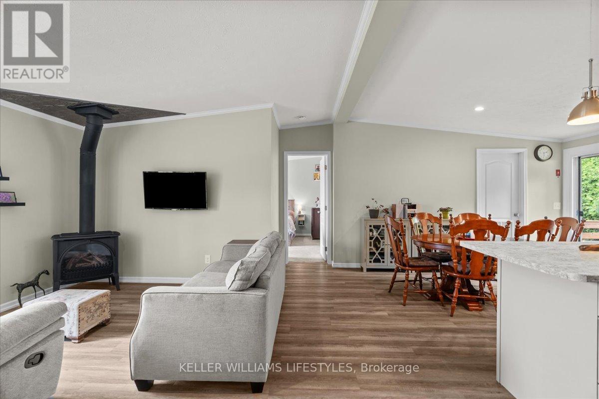 13 Kellestine Drive, Strathroy-Caradoc, Ontario  N7G 0C5 - Photo 7 - X12655182