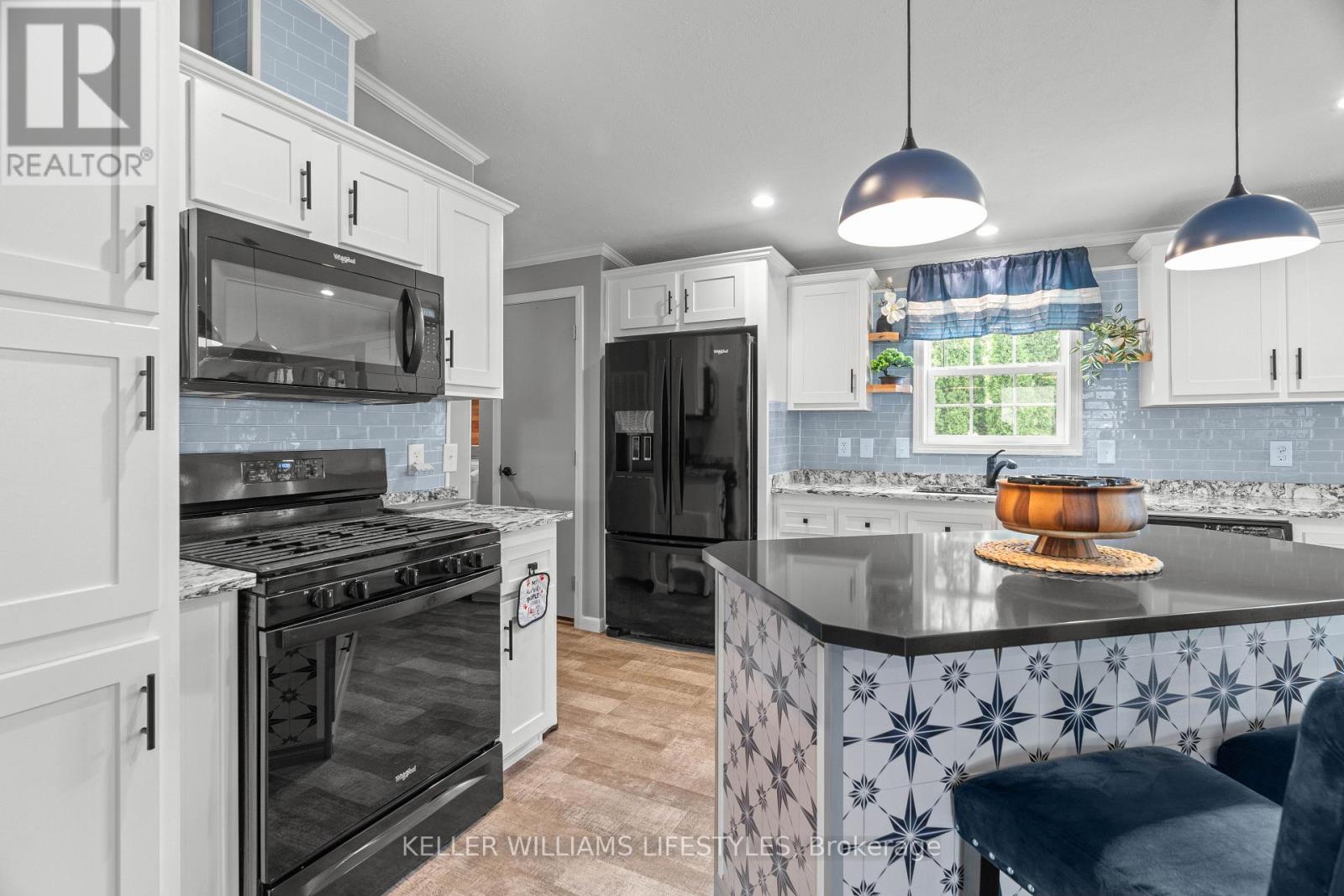 21 Kellestine Drive, Strathroy-Caradoc, Ontario  N7G 0C5 - Photo 17 - X12655188