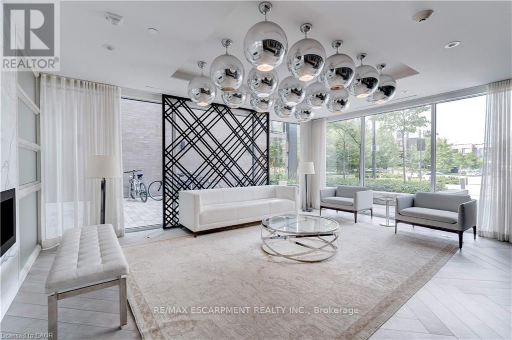 119 - 168 Sabina Drive, Oakville, Ontario  L6H 0W5 - Photo 3 - W12655186