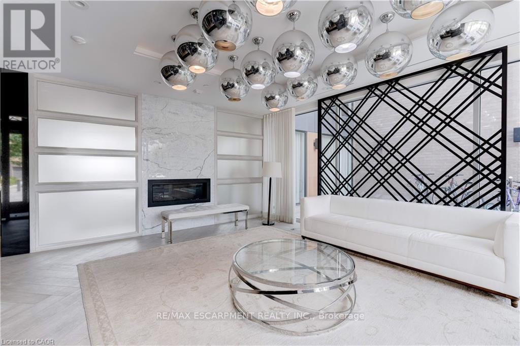 119 - 168 Sabina Drive, Oakville, Ontario  L6H 0W5 - Photo 4 - W12655186