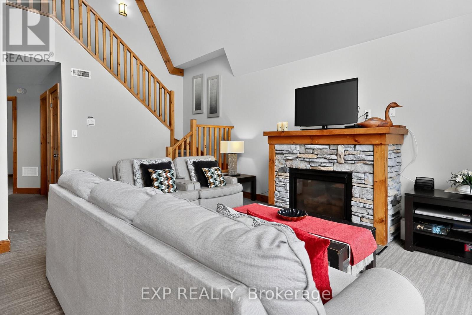 222 - 170 Snowbridge Way, Blue Mountains, Ontario  L9Y 0V1 - Photo 10 - X12425434