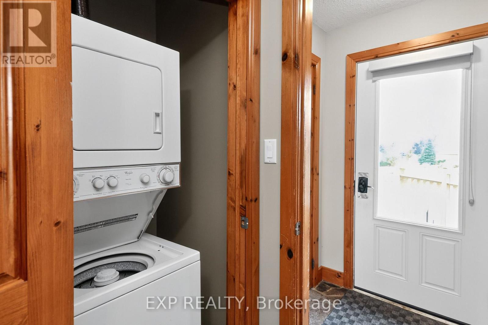 222 - 170 Snowbridge Way, Blue Mountains, Ontario  L9Y 0V1 - Photo 3 - X12425434