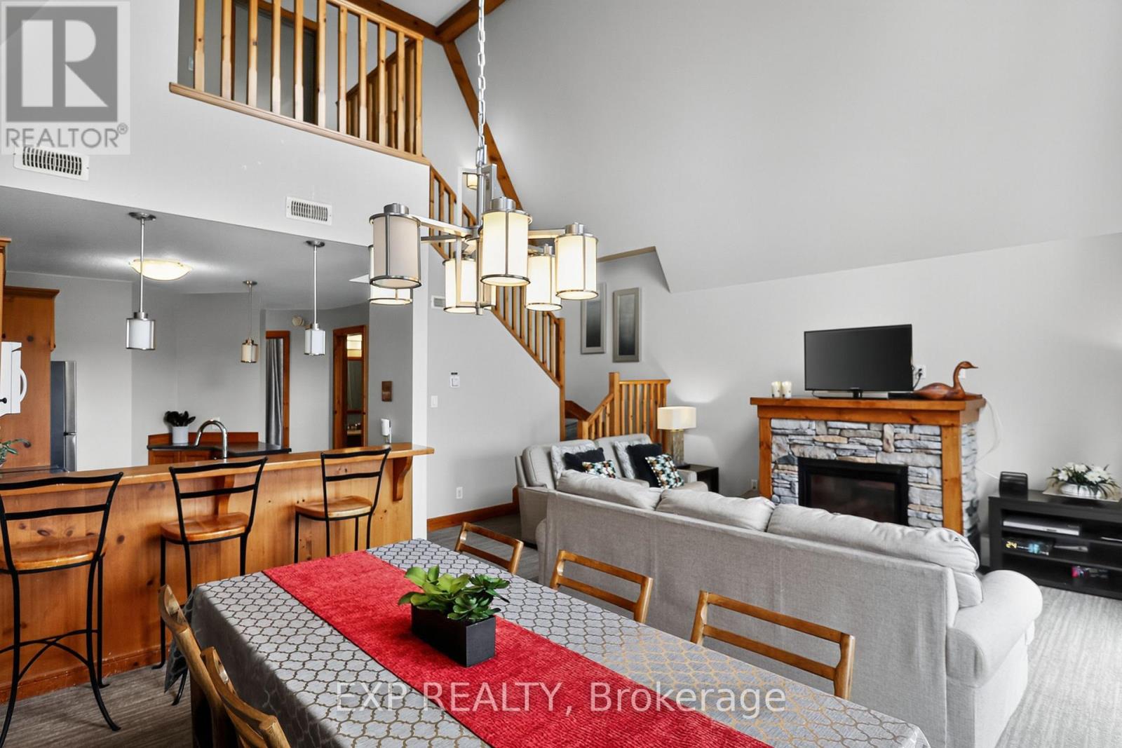 222 - 170 Snowbridge Way, Blue Mountains, Ontario  L9Y 0V1 - Photo 8 - X12425434