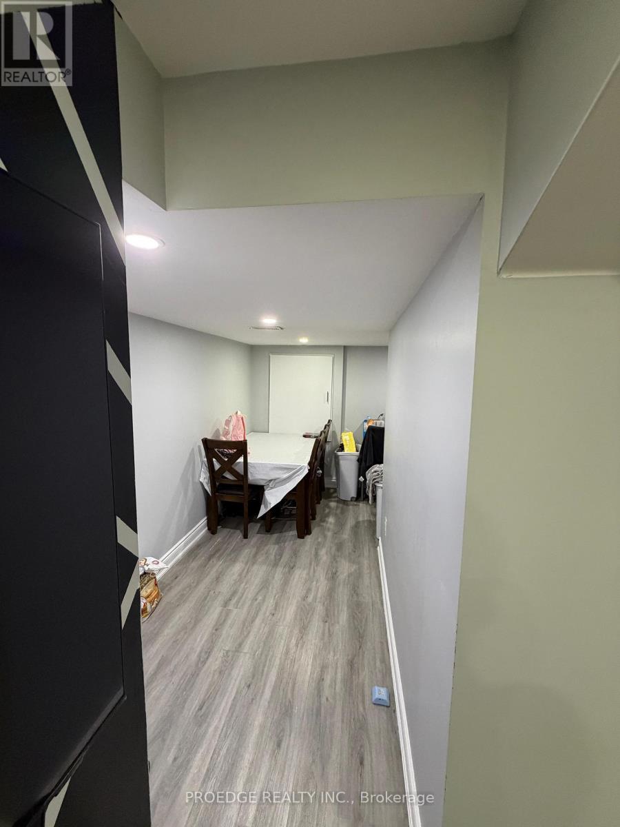 15 Troyer Street N, Brampton, Ontario  L7A 4T4 - Photo 7 - W12650362