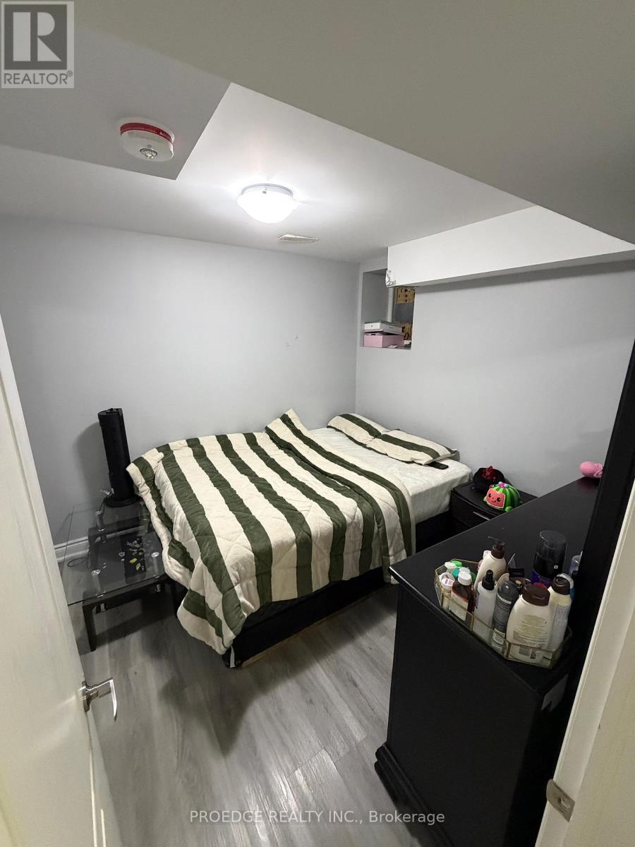 15 Troyer Street N, Brampton, Ontario  L7A 4T4 - Photo 9 - W12650362