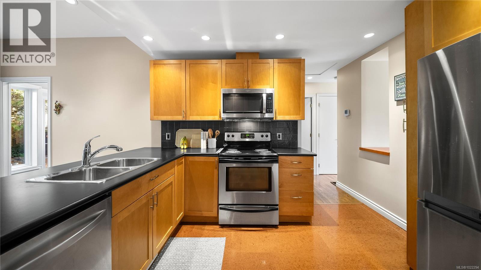 1716 Bay St, Victoria, British Columbia  V8R 2C1 - Photo 5 - 1022294