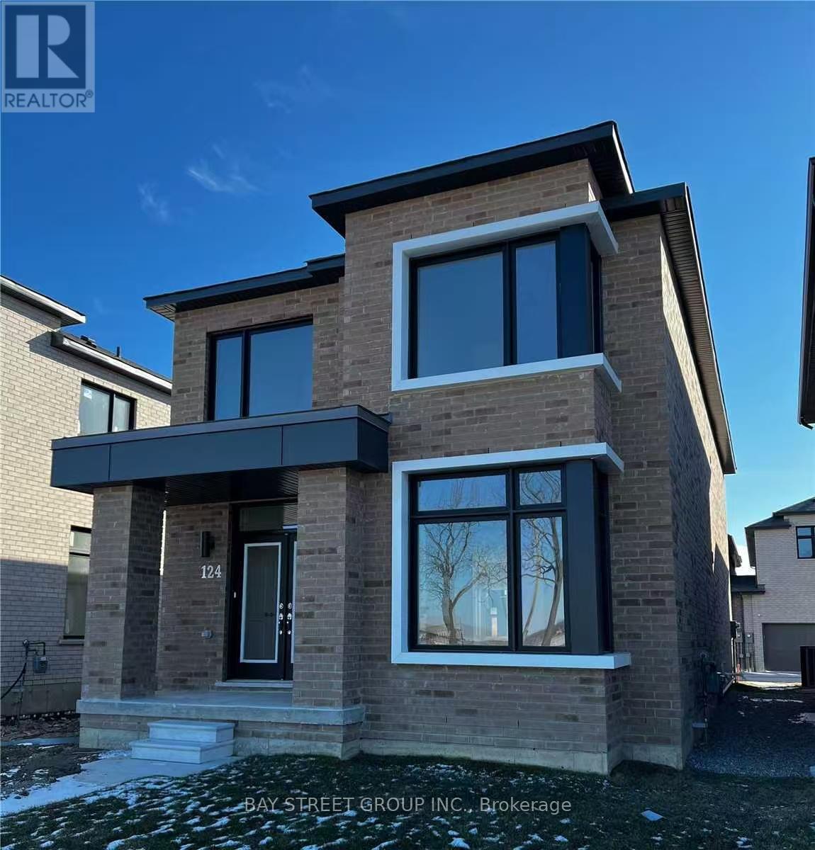 124 OLD OAK LANE, Markham, Ontario