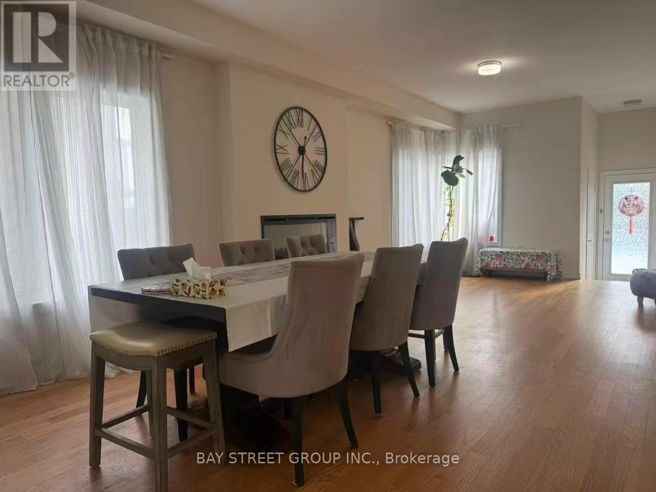 124 Old Oak Lane, Markham, Ontario  L6B 1P1 - Photo 6 - N12655230