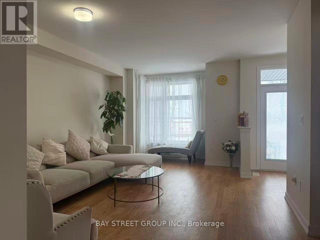 124 Old Oak Lane, Markham, Ontario  L6B 1P1 - Photo 8 - N12655230