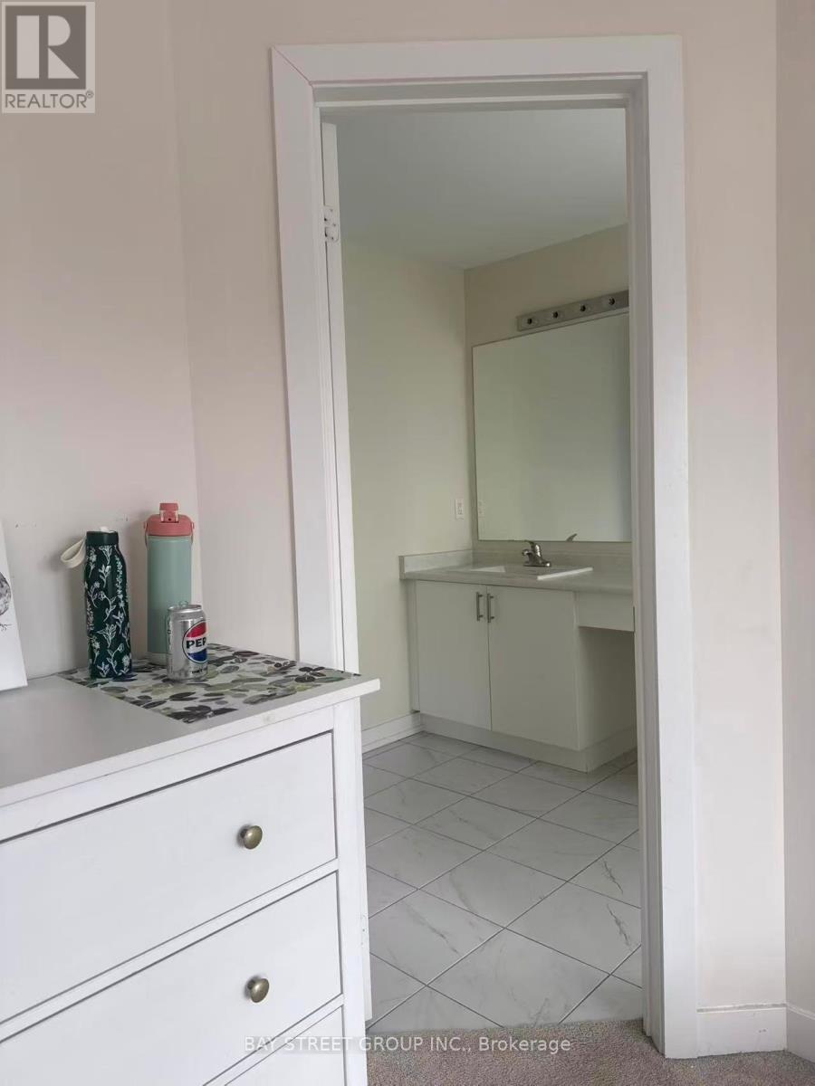 124 Old Oak Lane, Markham, Ontario  L6B 1P1 - Photo 9 - N12655230