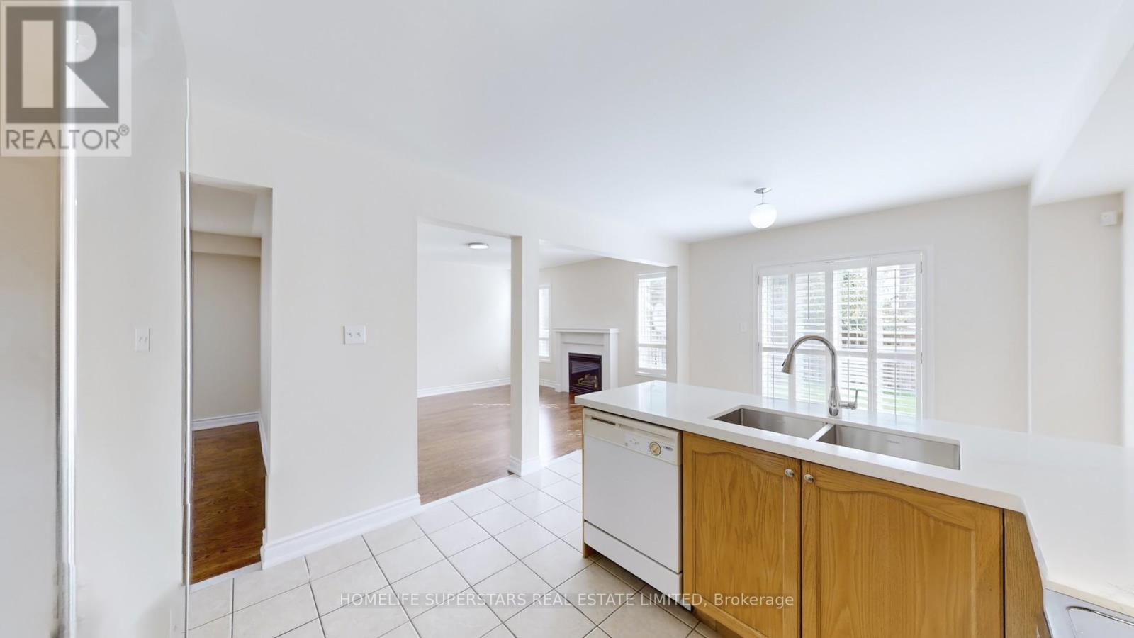 4783 Apple Blossom Circle E, Mississauga, Ontario  L5V 3C7 - Photo 12 - W12655232