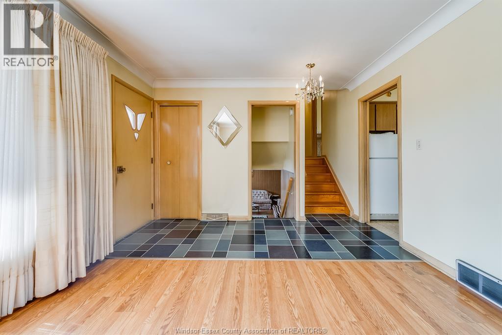 744 Lynn, Windsor, Ontario  N9G 1G7 - Photo 8 - 25025193