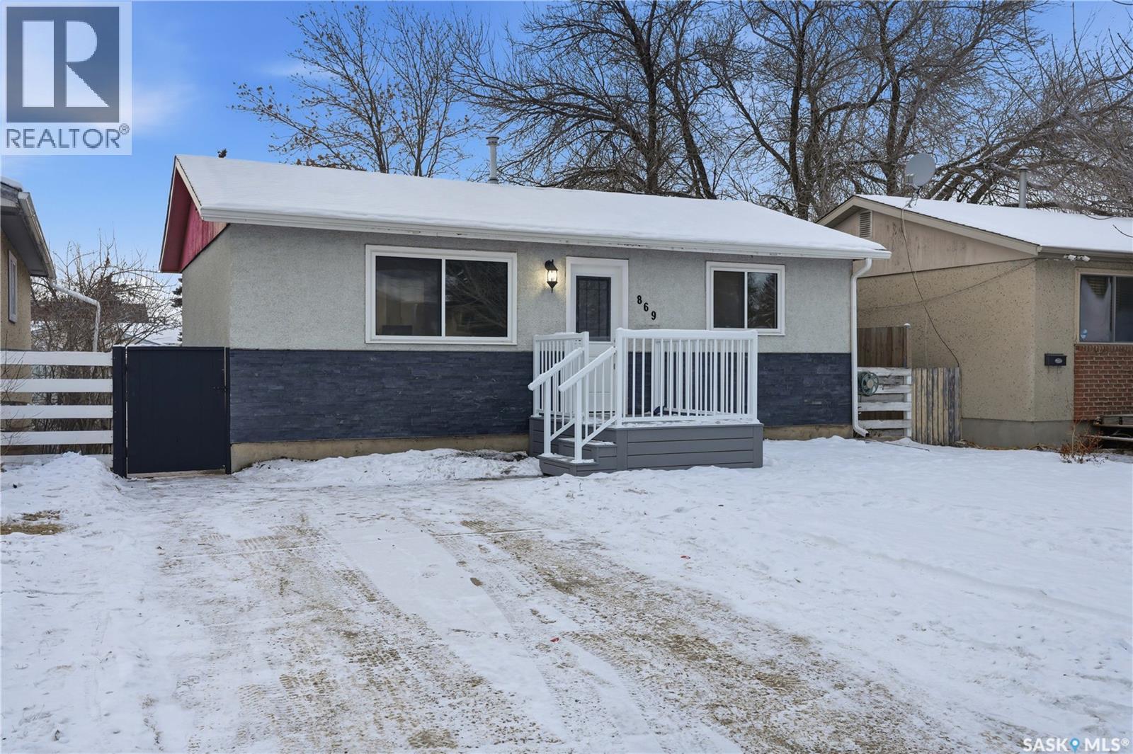 869 Macklem Drive, Saskatoon, Saskatchewan  S7L 4K1 - Photo 1 - SK026009