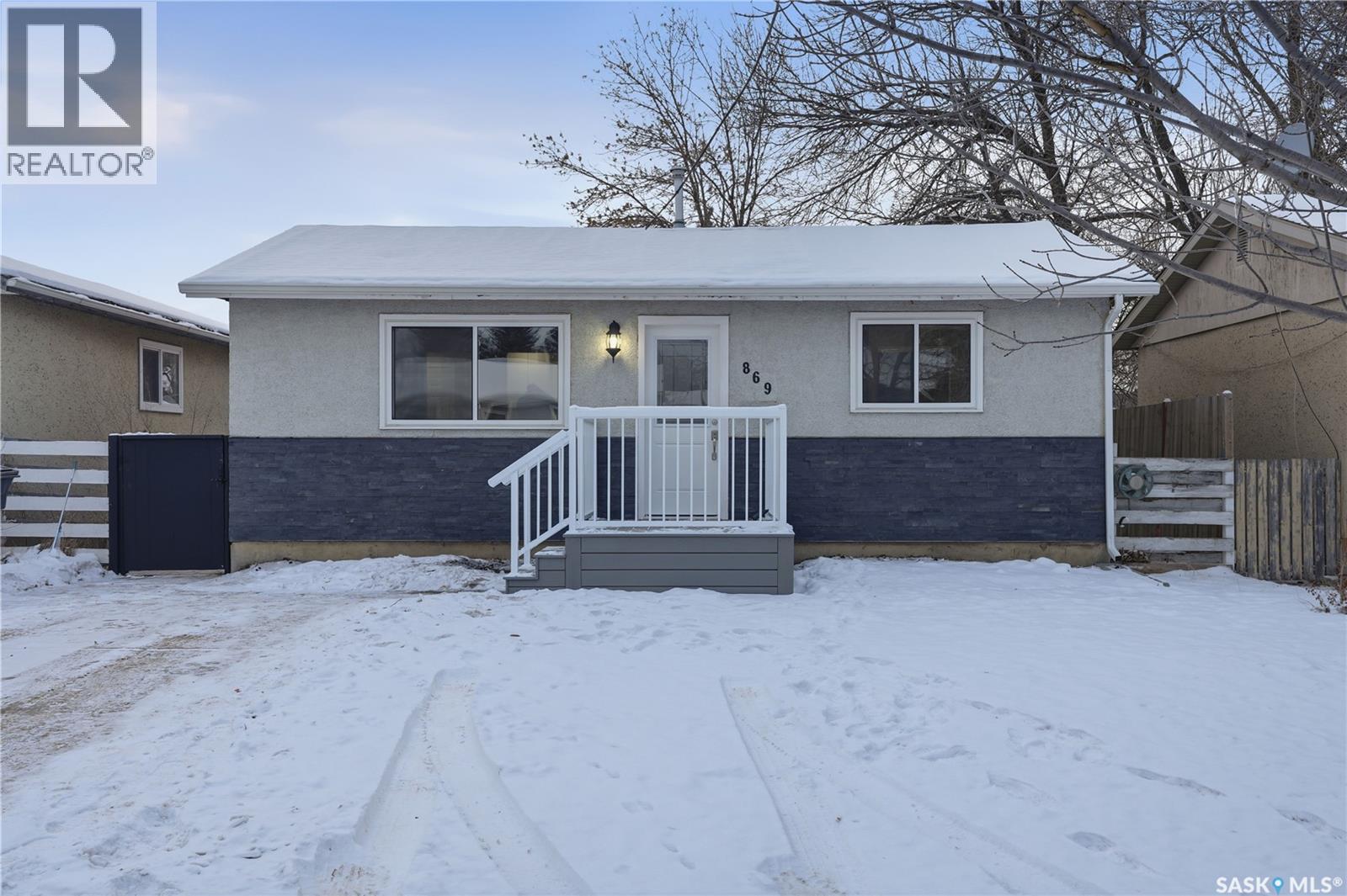 869 Macklem Drive, Saskatoon, Saskatchewan  S7L 4K1 - Photo 2 - SK026009