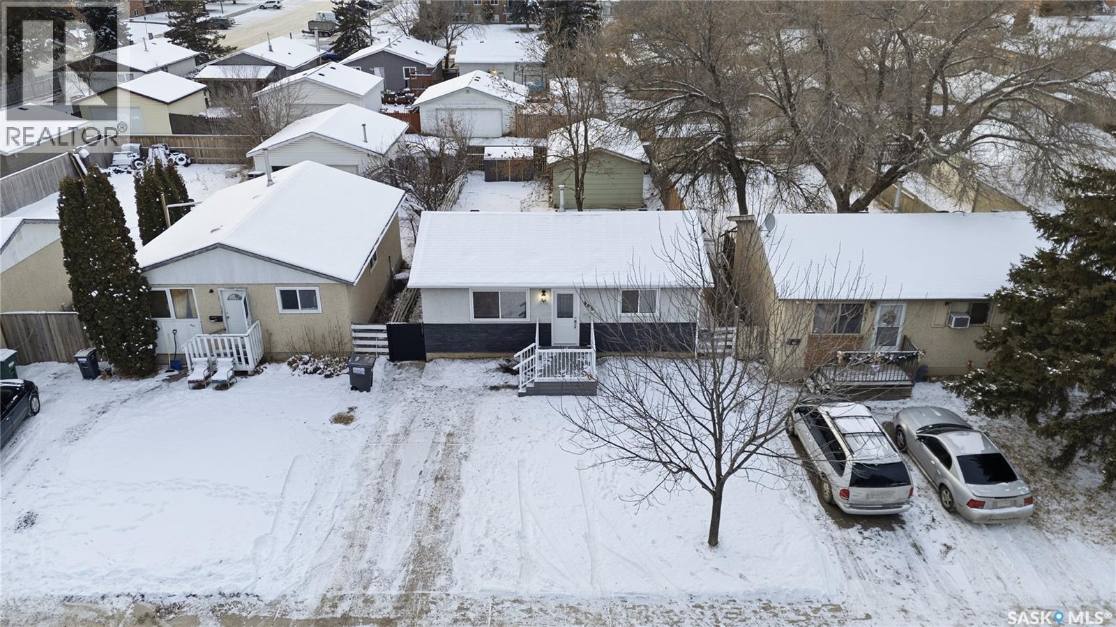 869 Macklem Drive, Saskatoon, Saskatchewan  S7L 4K1 - Photo 3 - SK026009