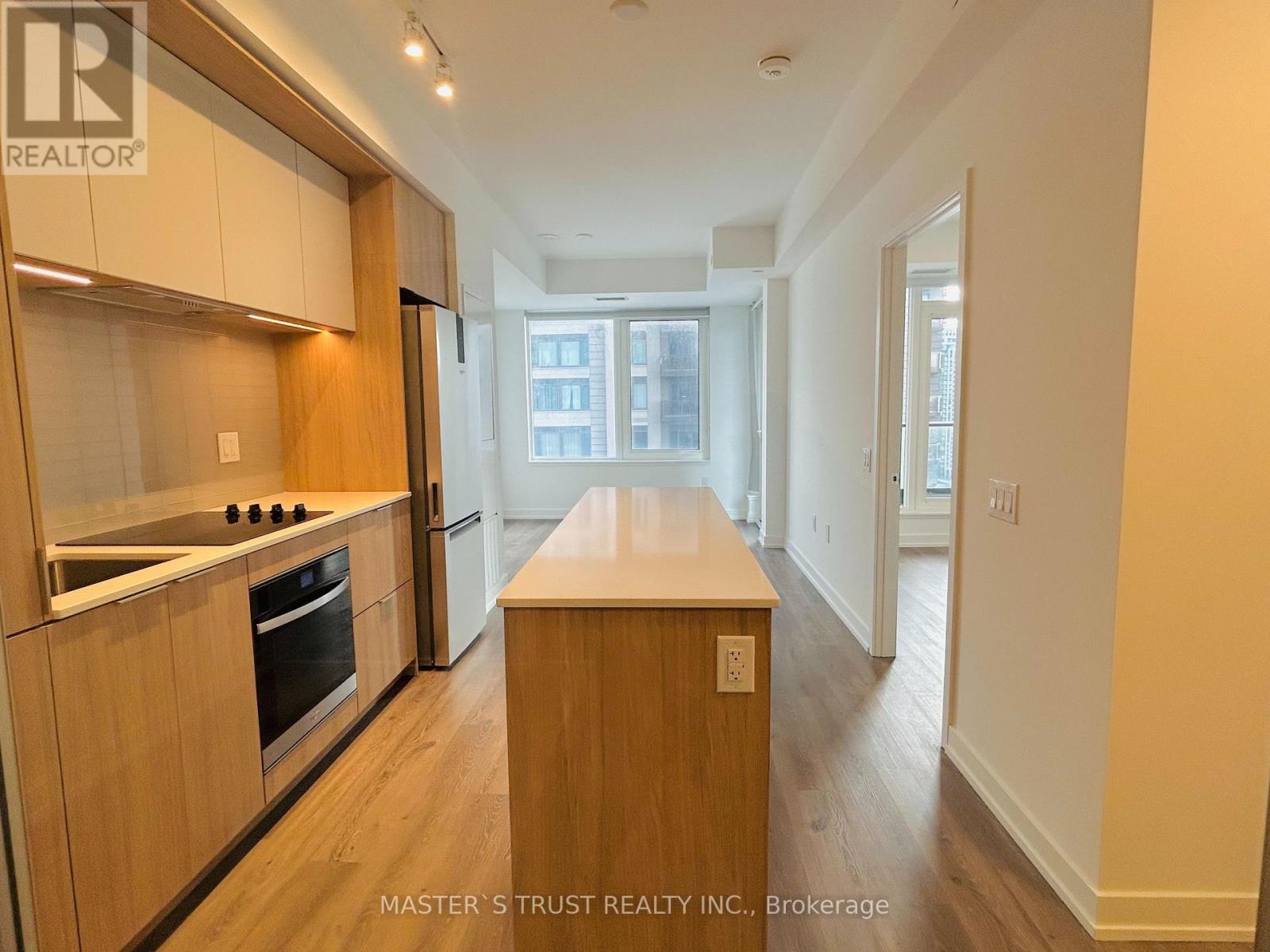 2007 - 395 Square One Drive, Mississauga, Ontario  L5B 0P6 - Photo 2 - W12655240