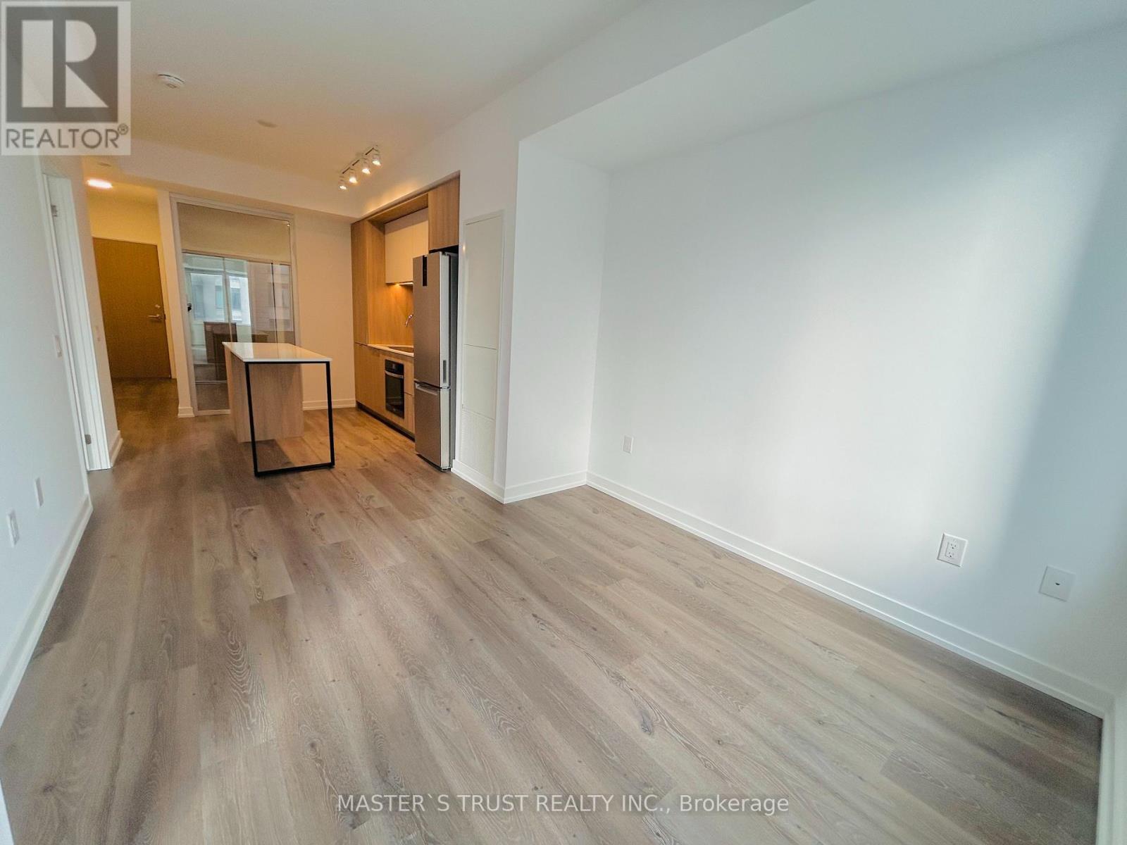 2007 - 395 Square One Drive, Mississauga, Ontario  L5B 0P6 - Photo 8 - W12655240