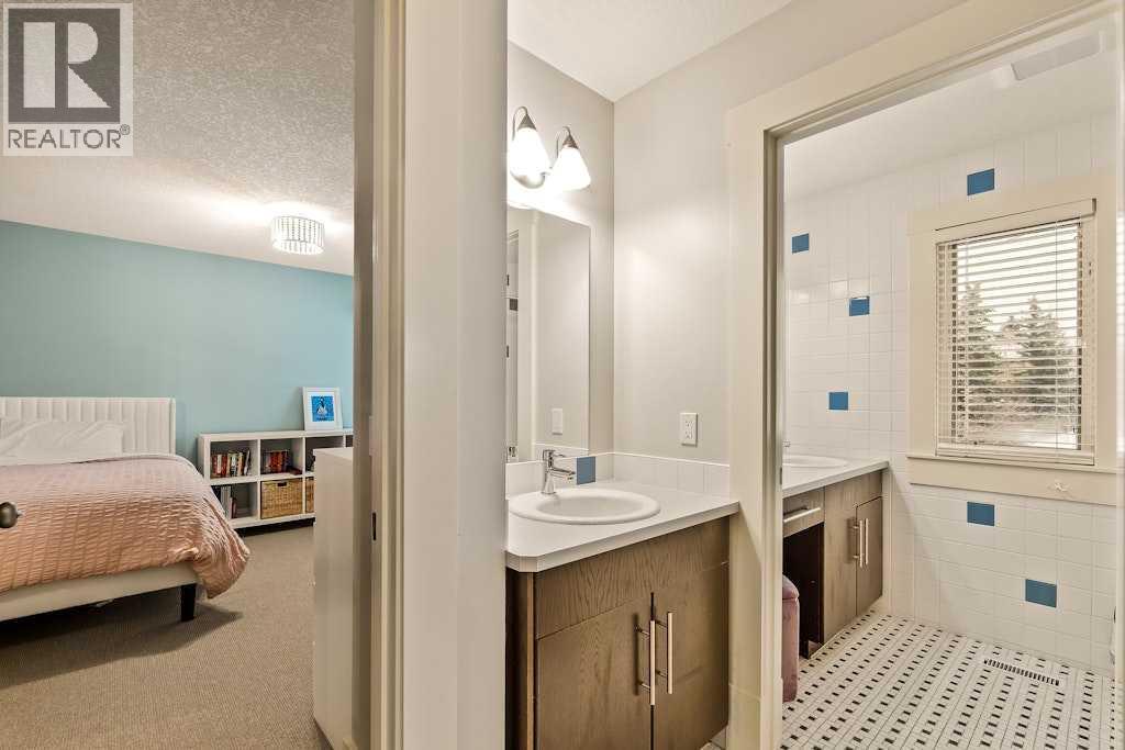 19 Sienna Ridge Bay Sw, Calgary, Alberta  T3H 3T2 - Photo 33 - A2276087