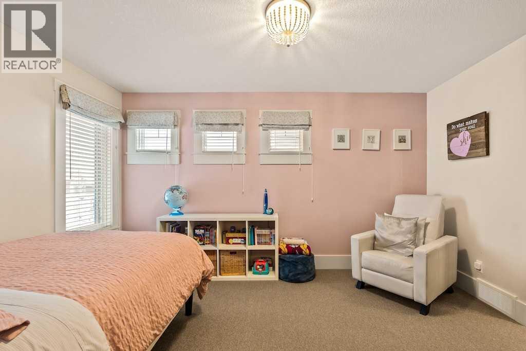 19 Sienna Ridge Bay Sw, Calgary, Alberta  T3H 3T2 - Photo 35 - A2276087