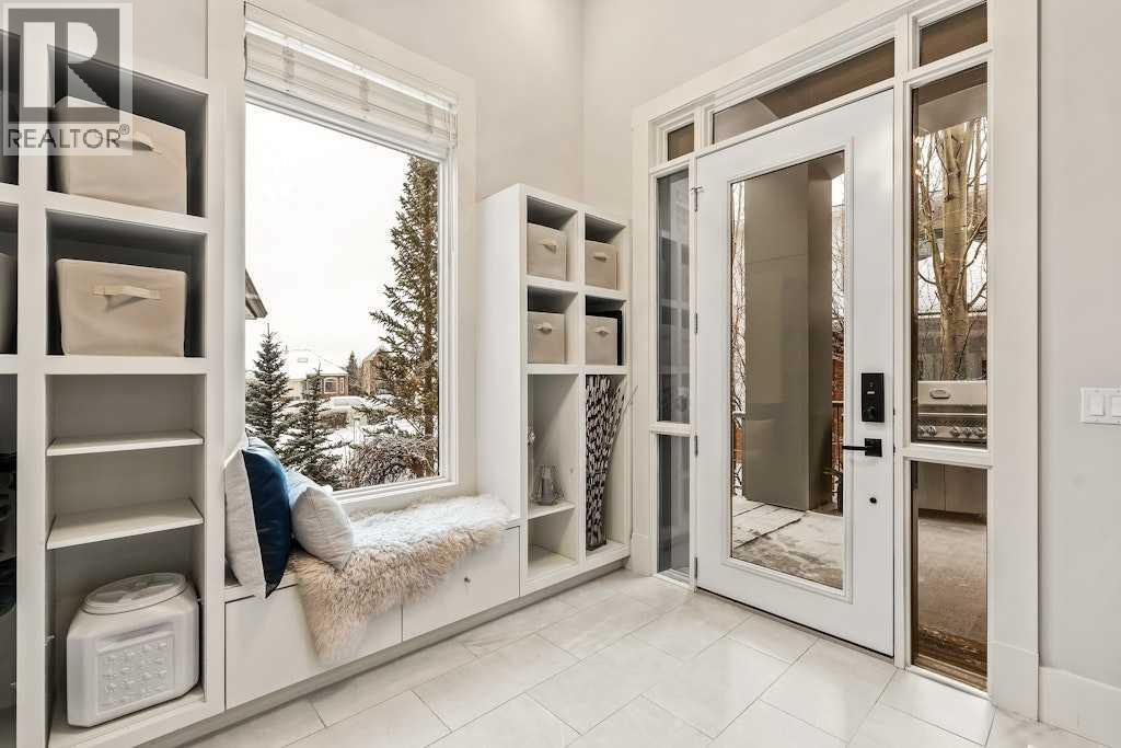 19 Sienna Ridge Bay Sw, Calgary, Alberta  T3H 3T2 - Photo 3 - A2276087