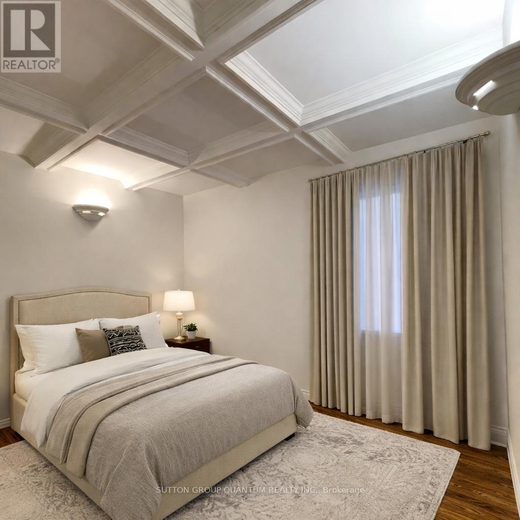 46 Woodlawn Avenue N, Mississauga, Ontario  L5G 3K6 - Photo 12 - W12655278