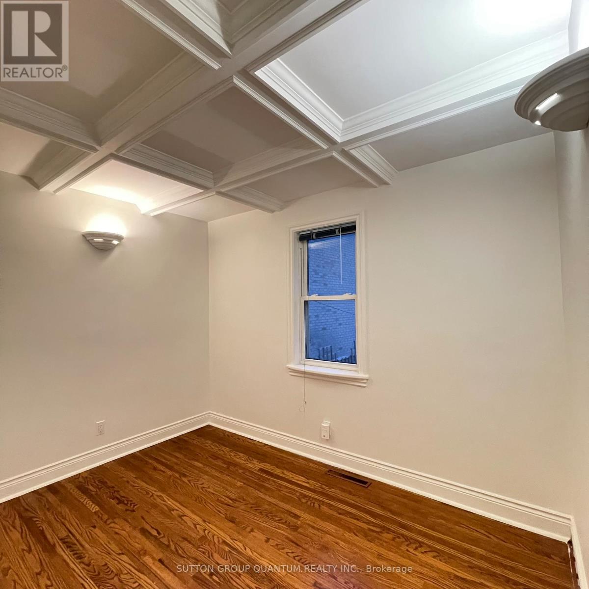 46 Woodlawn Avenue N, Mississauga, Ontario  L5G 3K6 - Photo 13 - W12655278