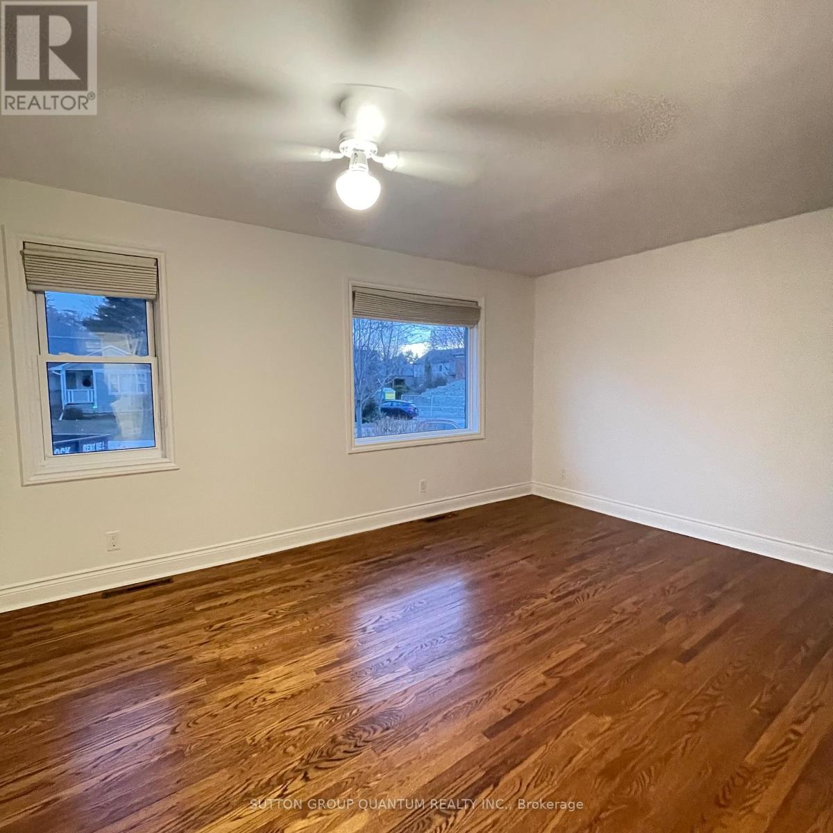 46 Woodlawn Avenue N, Mississauga, Ontario  L5G 3K6 - Photo 16 - W12655278