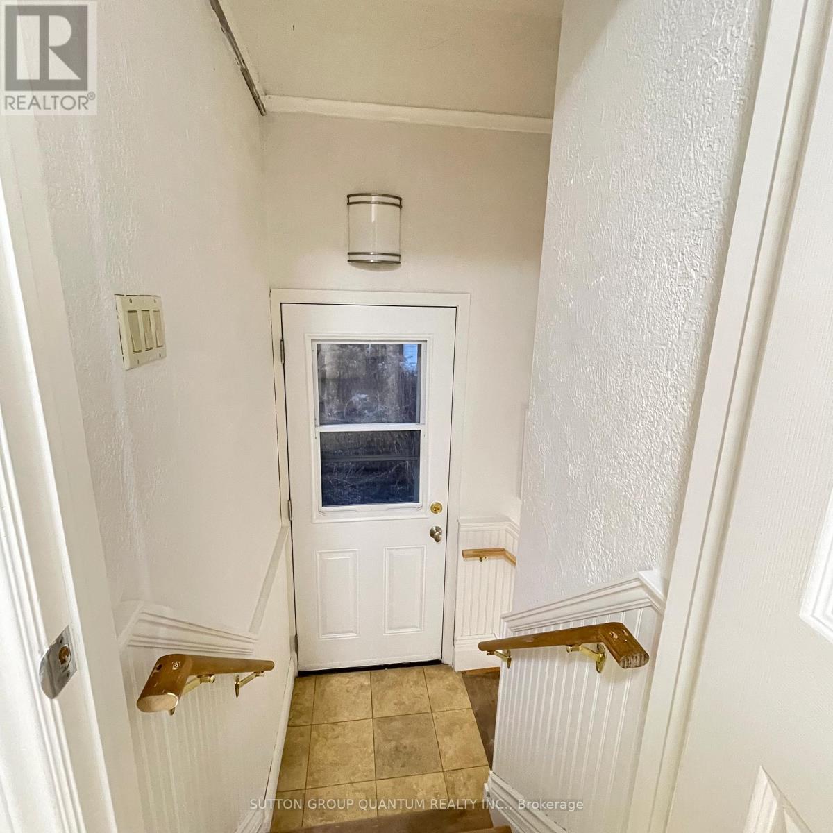 46 Woodlawn Avenue N, Mississauga, Ontario  L5G 3K6 - Photo 17 - W12655278