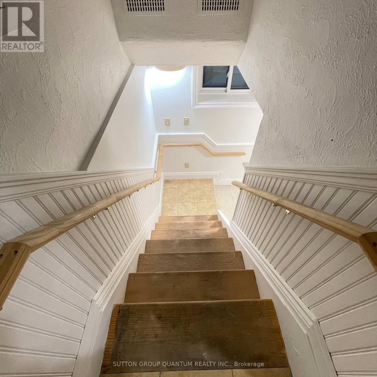 46 Woodlawn Avenue N, Mississauga, Ontario  L5G 3K6 - Photo 18 - W12655278