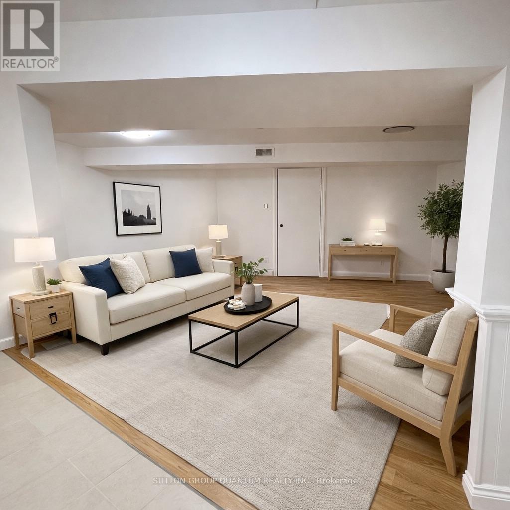 46 Woodlawn Avenue N, Mississauga, Ontario  L5G 3K6 - Photo 21 - W12655278