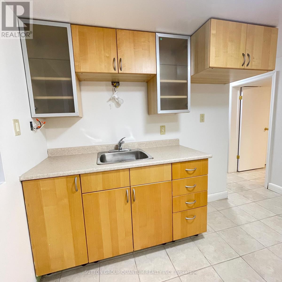 46 Woodlawn Avenue N, Mississauga, Ontario  L5G 3K6 - Photo 29 - W12655278