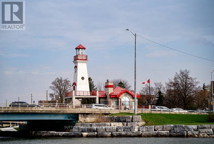 46 Woodlawn Avenue N, Mississauga, Ontario  L5G 3K6 - Photo 35 - W12655278