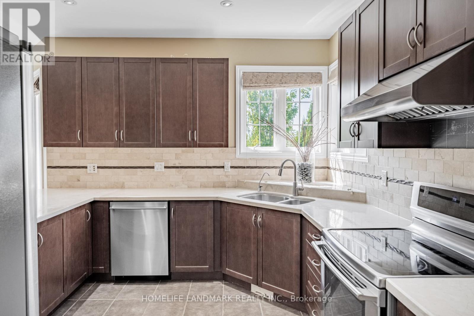 2481 Whistling Springs Crescent, Oakville, Ontario  L6M 5G3 - Photo 11 - W12655296