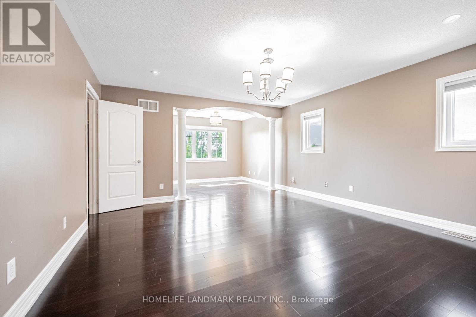 2481 Whistling Springs Crescent, Oakville, Ontario  L6M 5G3 - Photo 21 - W12655296