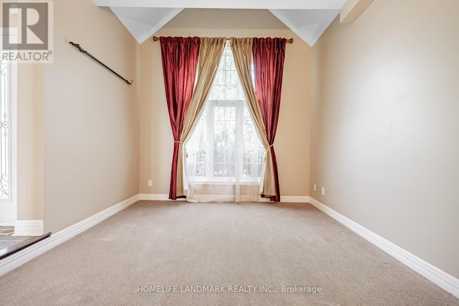 2481 Whistling Springs Crescent, Oakville, Ontario  L6M 5G3 - Photo 5 - W12655296