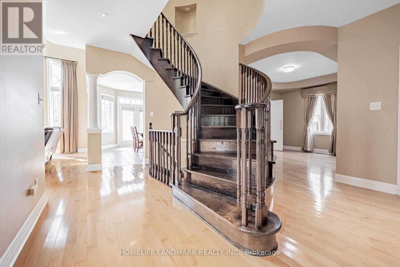 2481 Whistling Springs Crescent, Oakville, Ontario  L6M 5G3 - Photo 8 - W12655296