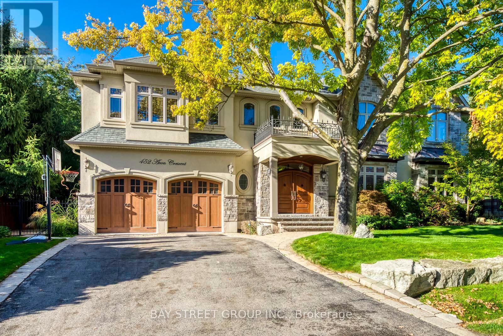 452 AVON CRESCENT, Oakville, Ontario