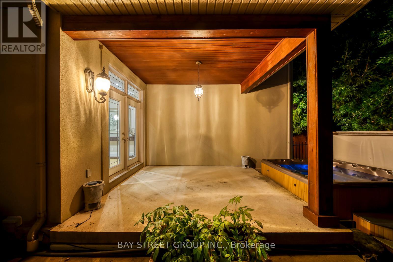 452 Avon Crescent, Oakville, Ontario  L6J 2T3 - Photo 10 - W12655302