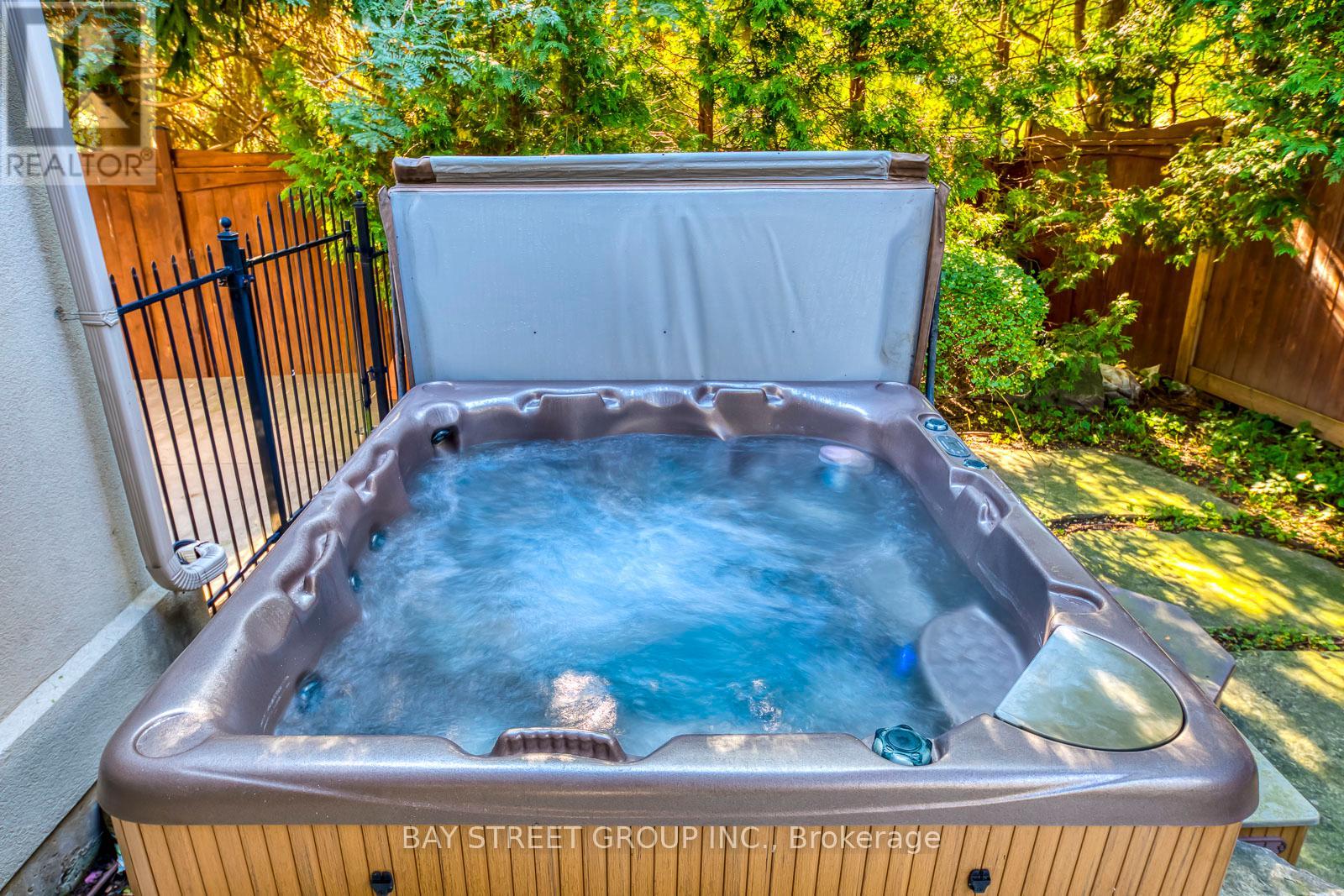 452 Avon Crescent, Oakville, Ontario  L6J 2T3 - Photo 11 - W12655302