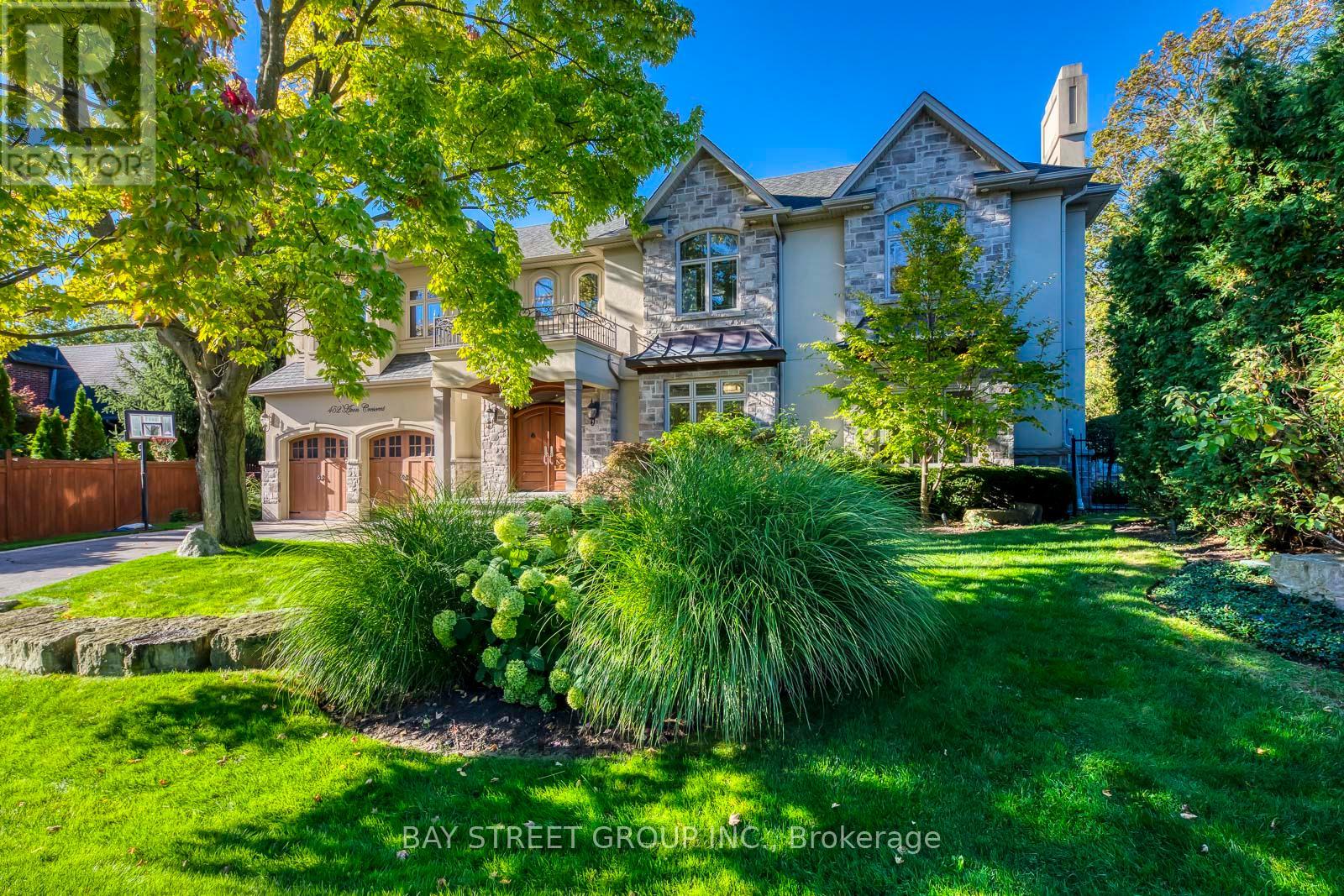 452 Avon Crescent, Oakville, Ontario  L6J 2T3 - Photo 2 - W12655302