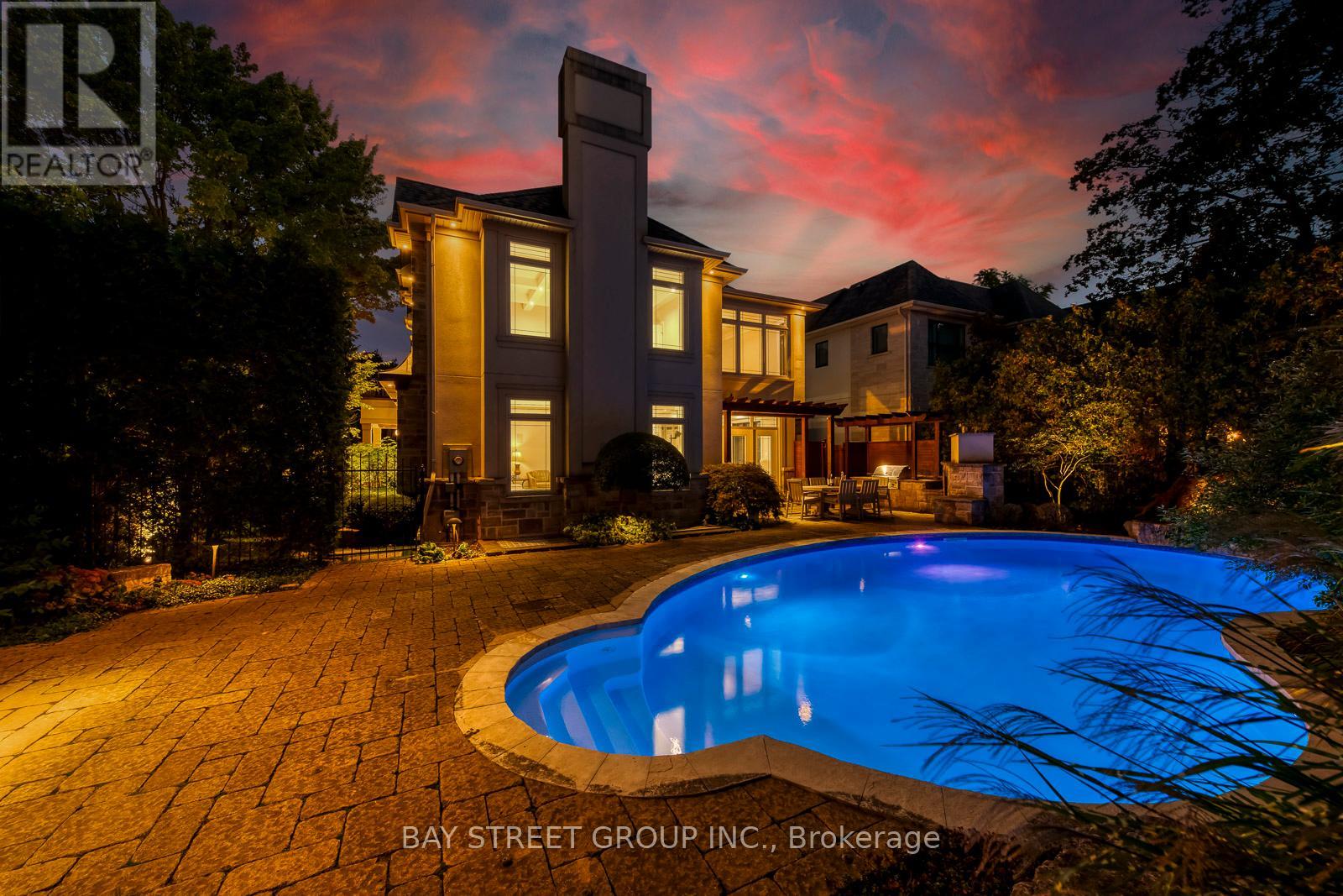 452 Avon Crescent, Oakville, Ontario  L6J 2T3 - Photo 8 - W12655302