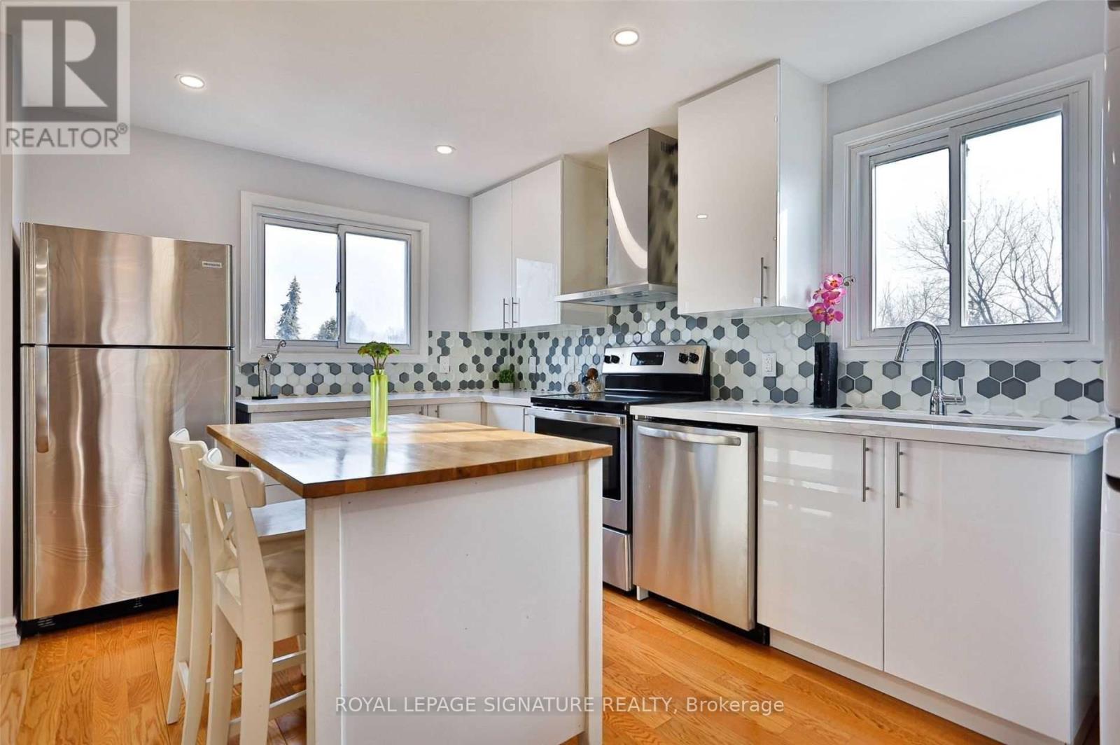 UPPER UNIT - 47 SOUTH EDGELY AVENUE, Toronto, Ontario