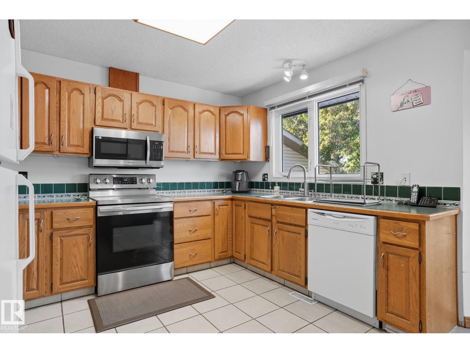 5508 54 St, Beaumont, Alberta  T4X 1A3 - Photo 7 - E4468837